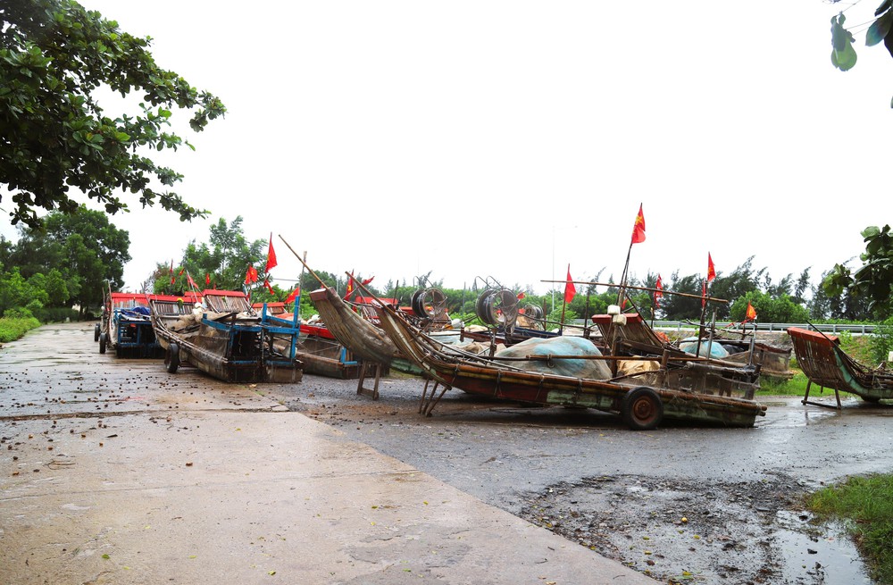 Thủ tướng yêu cầu triển khai quyết liệt công tác ứng phó bão số 5 - Ảnh 9.