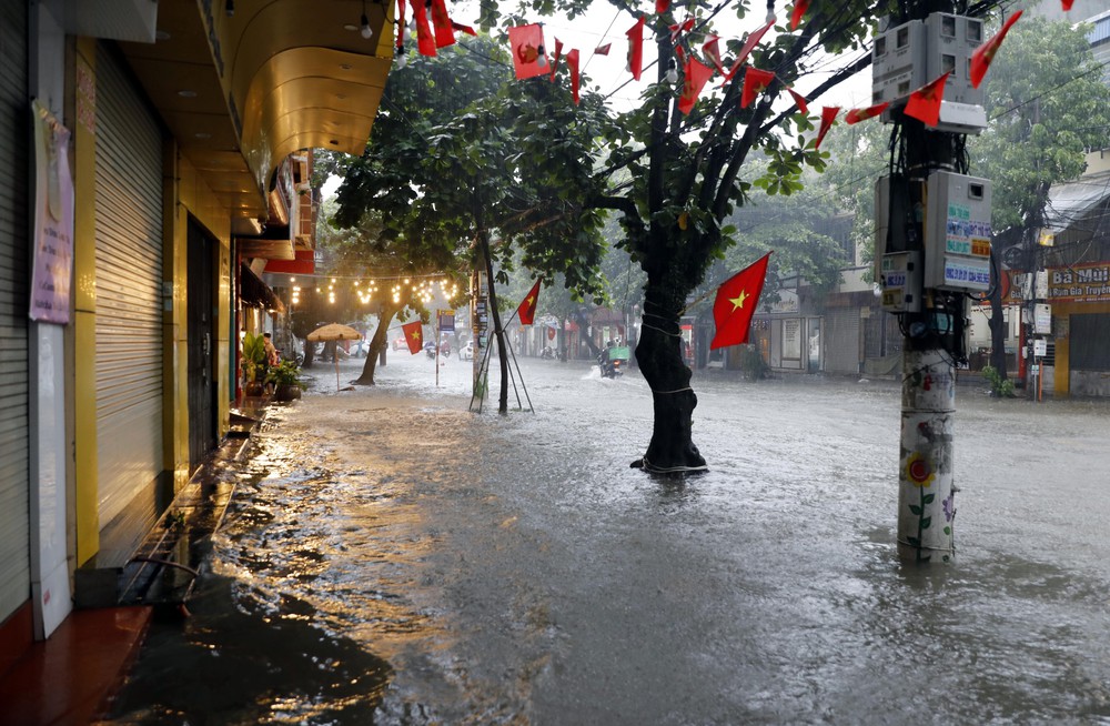 11 tỉnh, thành phố miền Bắc được yêu cầu chủ động ứng phó mưa lũ, sạt lở - Ảnh 1.
