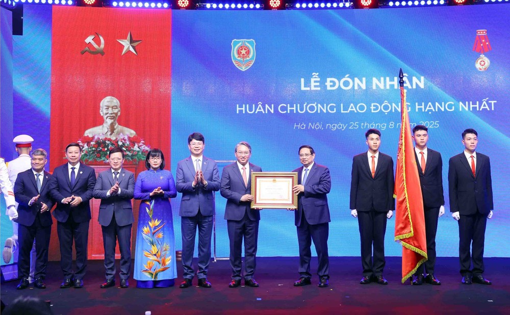 Thủ tướng Phạm Minh Chính: Bộ và ngành Tư pháp đưa công tác xây dựng và thi hành pháp luật thành lợi thế cạnh tranh quốc gia - Ảnh 5.