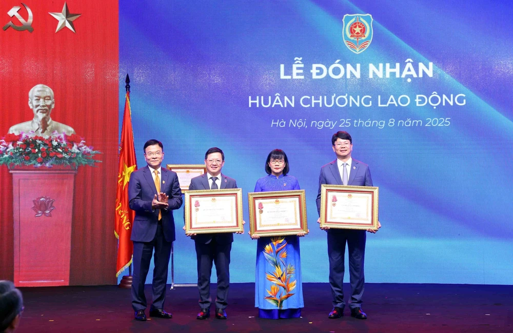 Thủ tướng Phạm Minh Chính: Bộ và ngành Tư pháp đưa công tác xây dựng và thi hành pháp luật thành lợi thế cạnh tranh quốc gia - Ảnh 6.