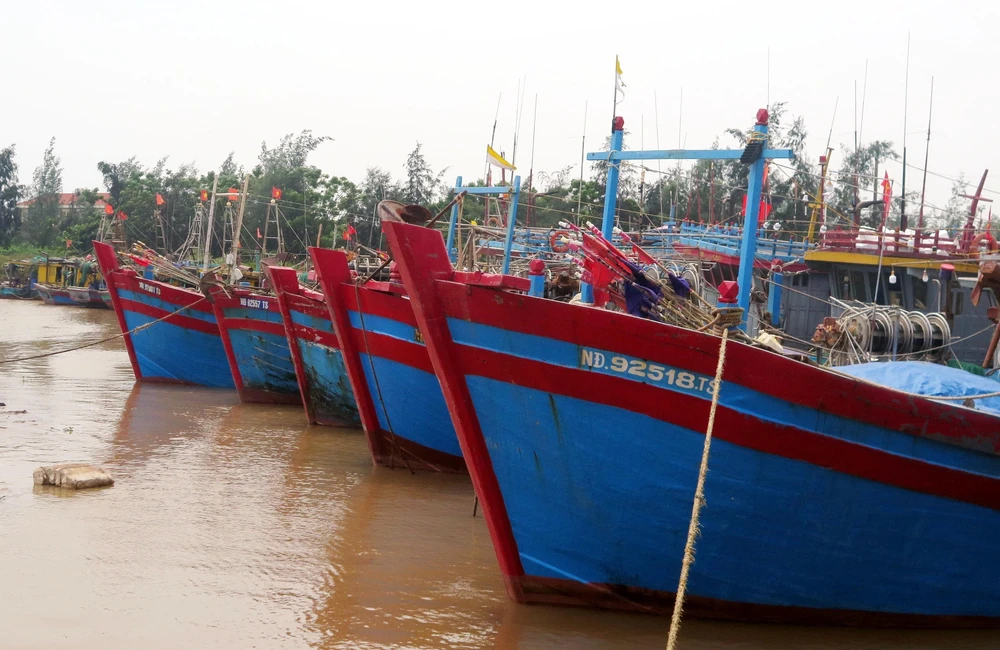 Bão số 5: Một số điểm du lịch đường thủy ở Ninh Bình dừng phục vụ du khách - Ảnh 3.