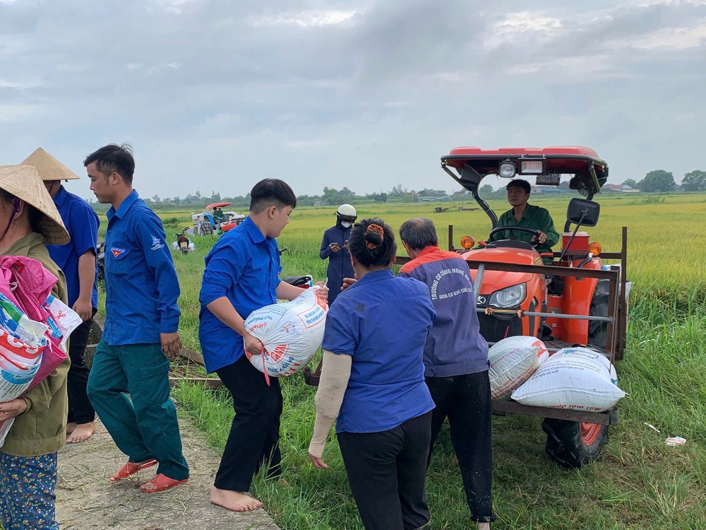 Ứng phó bão số 5: Quảng Trị - Hà Tĩnh tập trung di dời người dân tới nơi an toàn - Ảnh 12.