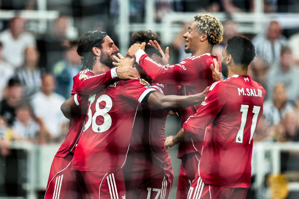 Liverpool thắng nghẹt thở Newcastle: Thủ thế này không lo mới lạ - Ảnh 1.