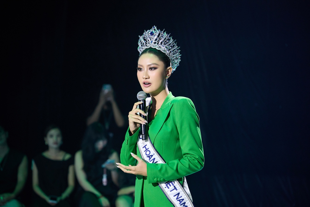Hoa hậu Nguyễn Hoàng Phương Linh làm vedette sàn thời trang và công nghệ - Ảnh 3.