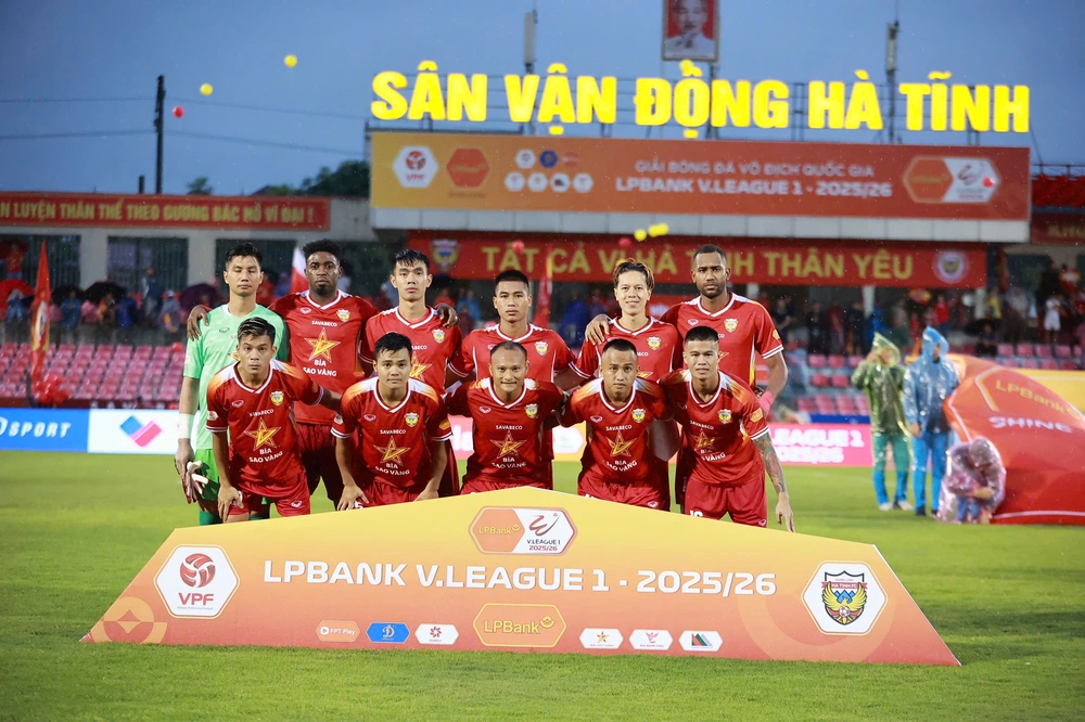 Sự việc - Ý kiến: Vượt qua tâm bão - Ảnh 1.