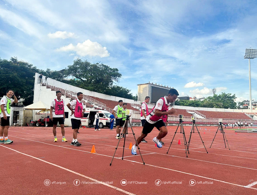 Tin nóng bóng đá Việt hôm nay 27/8: 7 tuyển thủ Việt Nam hội quân muộn; V-League kết thúc chuyển nhượng trước mùa giải - Ảnh 3.