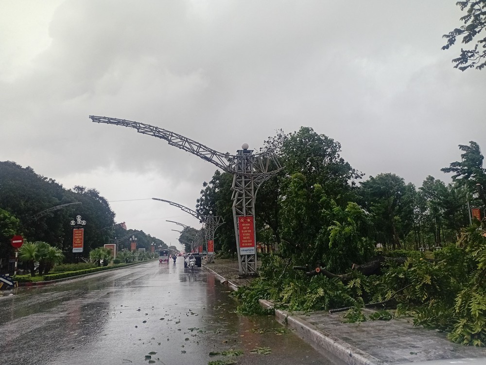 Thủ tướng chỉ đạo tập trung khắc phục hậu quả bão số 5 và ứng phó mưa lũ sau bão - Ảnh 3.