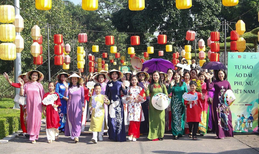 Du lịch Hà Nội tháng 8/2025: đón 3,18 triệu lượt khách, thu 12,54 nghìn tỷ đồng - Ảnh 4. Du lịch Hà Nội tháng 8/2025: đón 3,18 triệu lượt khách, thu 12,54 nghìn tỷ đồng - Ảnh 4.
