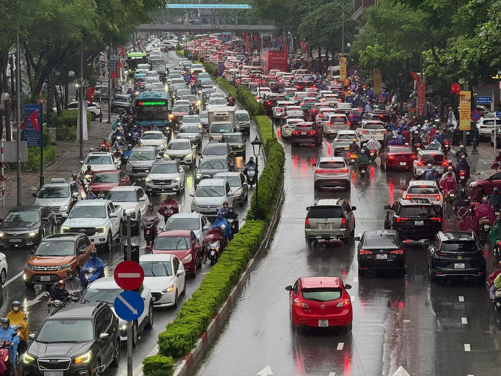 Mưa trắng trời, Hà Nội ngập khắp nơi - Ảnh 27.