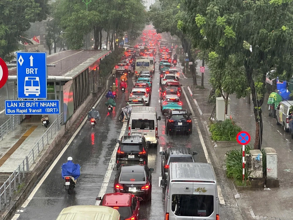 Mưa trắng trời, Hà Nội ngập khắp nơi - Ảnh 22.