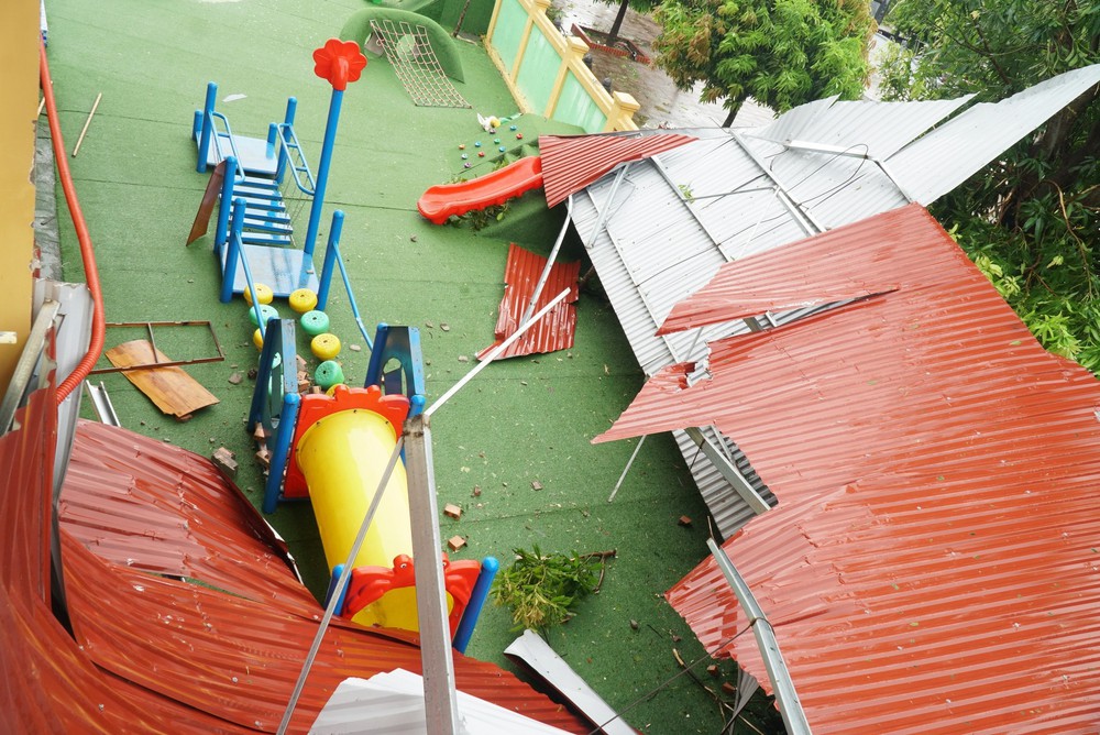 Nhiều trường học ở Nghệ An tan hoang sau bão số 5 - Ảnh 8.
