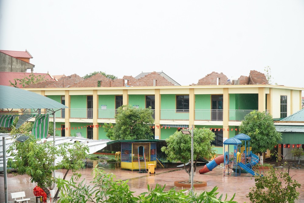 Nhiều trường học ở Nghệ An tan hoang sau bão số 5 - Ảnh 7.