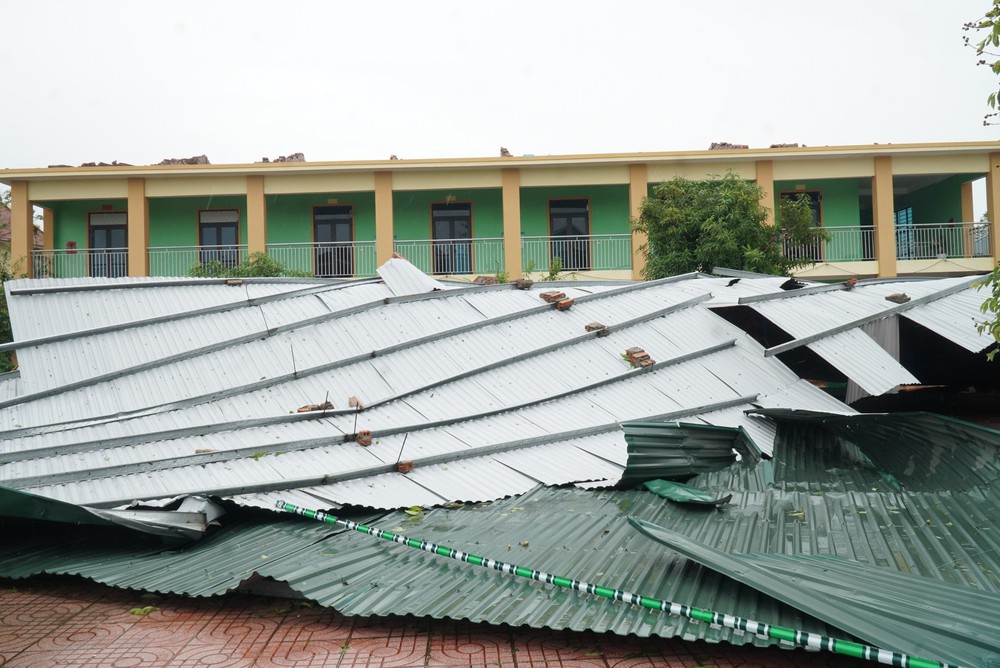 Phó Thủ tướng Trần Hồng Hà: Ưu tiên khắc phục thiệt hại tại cơ sở giáo dục, y tế - Ảnh 1.