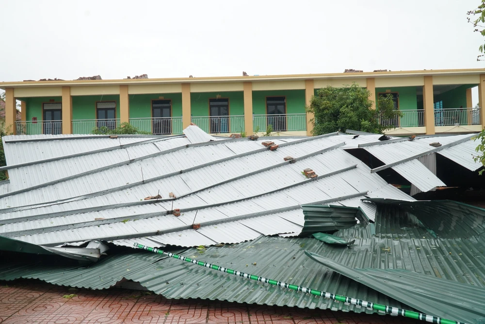 Nhiều trường học ở Nghệ An tan hoang sau bão số 5 - Ảnh 5.