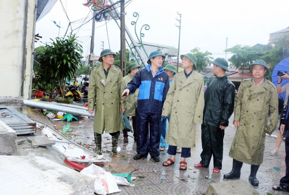 Ninh Bình khẩn trương khắc phục hậu quả lốc xoáy - Ảnh 2.