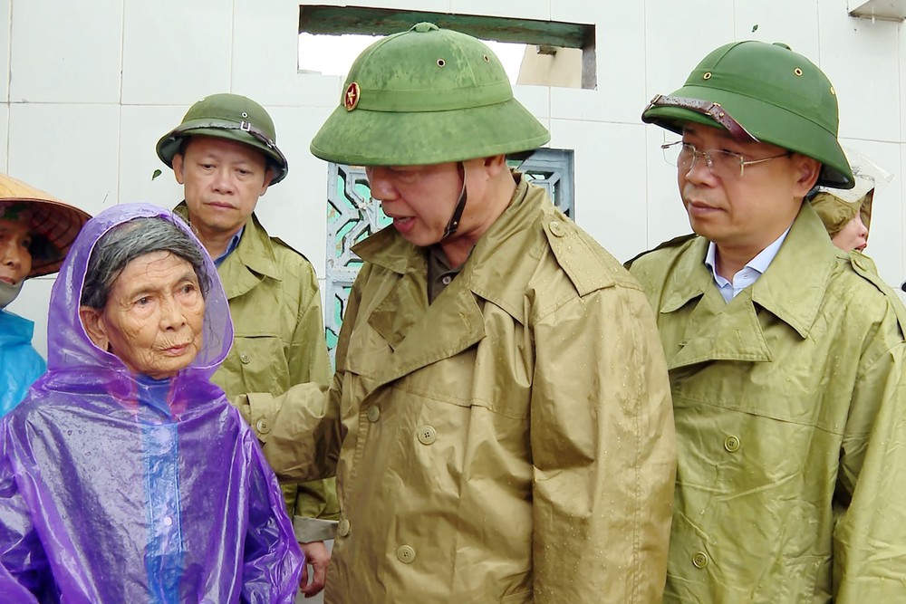 Phó Thủ tướng Trần Hồng Hà: Ưu tiên khắc phục thiệt hại tại cơ sở giáo dục, y tế - Ảnh 1.