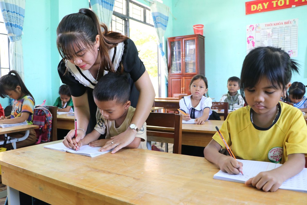 Hướng tới tiếp cận công bằng về giáo dục cho đồng bào dân tộc thiểu số - Ảnh 4.