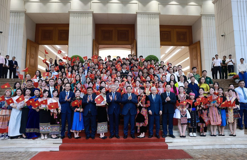 Thủ tướng chủ trì Hội nghị tổng kết Chương trình và Phong trào thi đua “Cả nước chung tay xóa nhà tạm, nhà dột nát” - Ảnh 6.