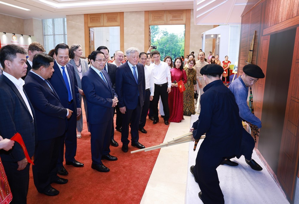 Thủ tướng chủ trì Hội nghị tổng kết Chương trình và Phong trào thi đua “Cả nước chung tay xóa nhà tạm, nhà dột nát” - Ảnh 9.