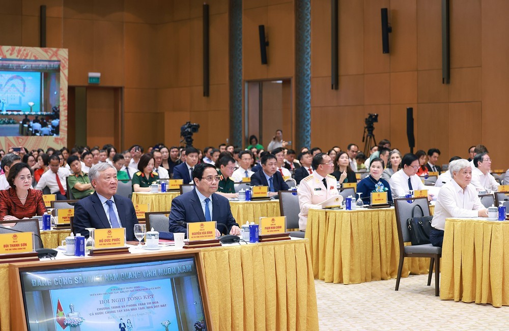 Thủ tướng chủ trì Hội nghị tổng kết Chương trình và Phong trào thi đua “Cả nước chung tay xóa nhà tạm, nhà dột nát” - Ảnh 4.