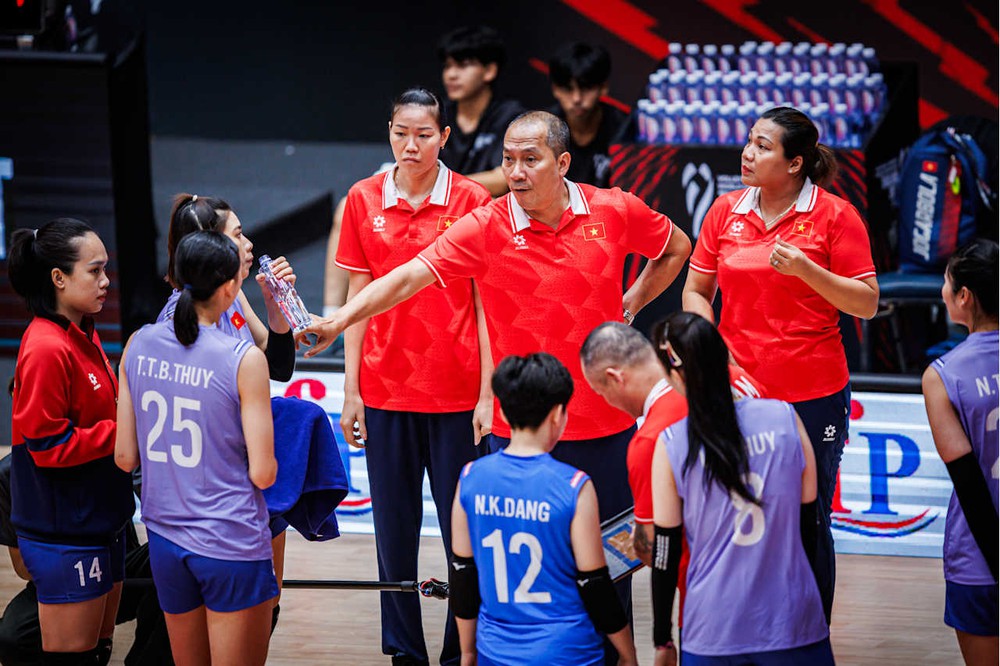 Rất khó hiểu khi HLV Tuấn Kiệt không sử dụng Bích Thủy (số 25) dưới dạng &quot;full time&quot; ở giải VĐTG 2025