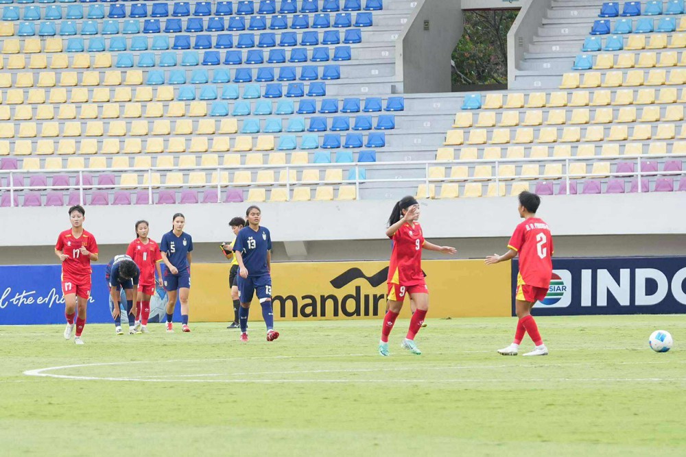 TRỰC TIẾP bóng đá Việt Nam 1-3 Thái Lan: Thái Lan nới rộng tỷ số - Ảnh 1.