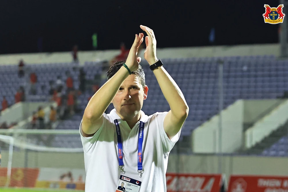 HLV Tây Ban Nha khiêm tốn với thành tích toàn thắng của Ninh Bình FC - Ảnh 1.