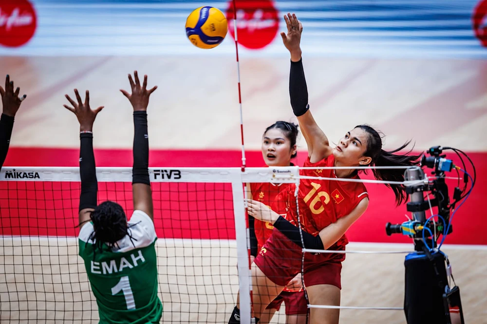 ĐT bóng chuyền nữ Việt Nam nhận thất bại khi bị đối thủ chắn bóng 21 lần, FIVB đưa ra bình luận đặc biệt - Ảnh 1.