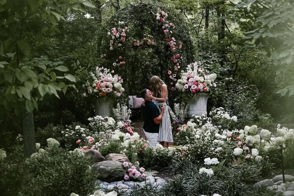 Taylor Swift và bạn trai cầu thủ đính hôn - Ảnh 1.