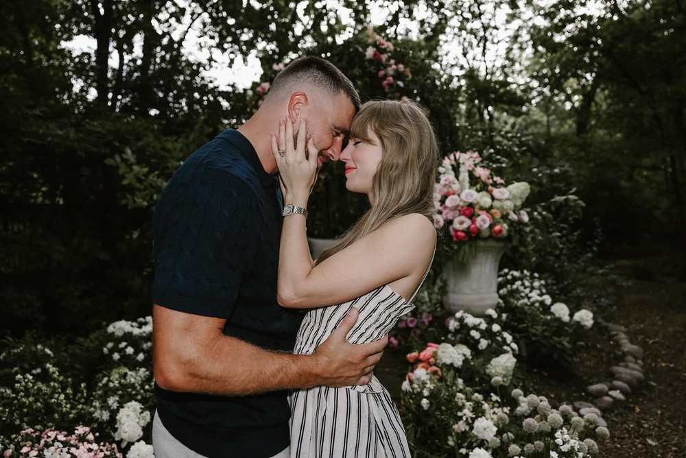Taylor Swift và bạn trai cầu thủ đính hôn - Ảnh 2.