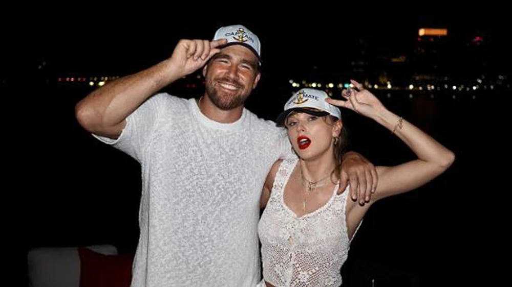 Taylor Swift và bạn trai cầu thủ đính hôn - Ảnh 4.