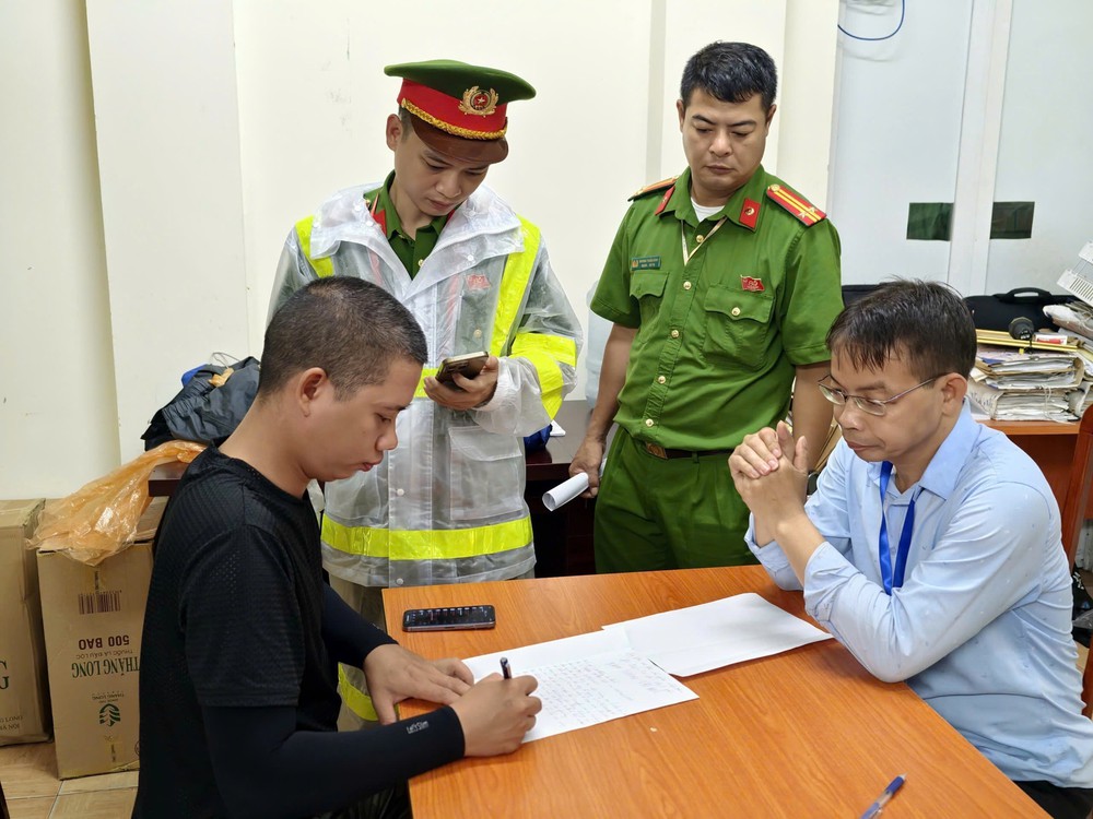 Xử lý nghiêm bãi trông giữ xe tự phát gần khu vực Quảng trường Ba Đình - Ảnh 1.