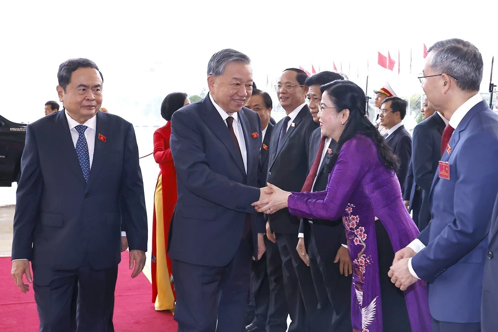 Tổng Bí thư Tô Lâm gặp mặt các thế hệ đại biểu Quốc hội - Ảnh 2.