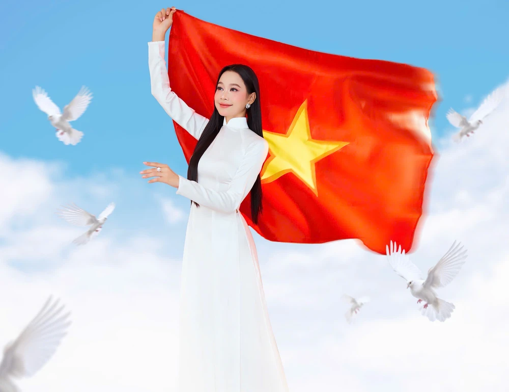 Hoa hậu Biển đảo Việt Nam 2025 Mỹ Linh đẹp tựa nàng thơ mừng 2/9 - Ảnh 1.