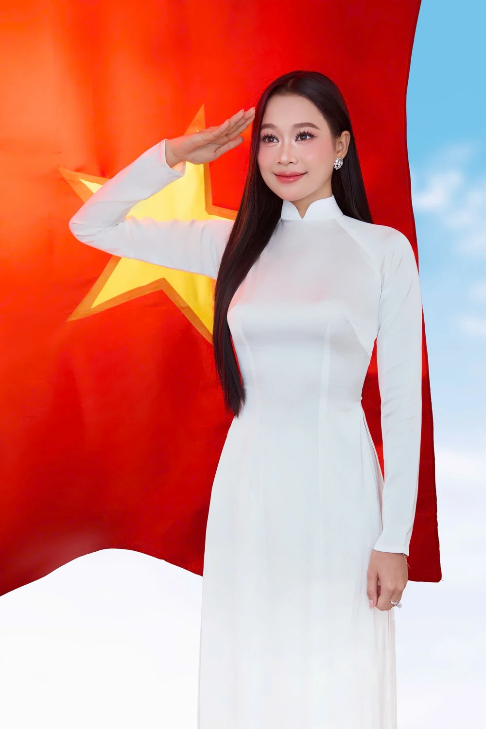 Hoa hậu Biển đảo Việt Nam 2025 Mỹ Linh đẹp tựa nàng thơ mừng 2/9 - Ảnh 4.