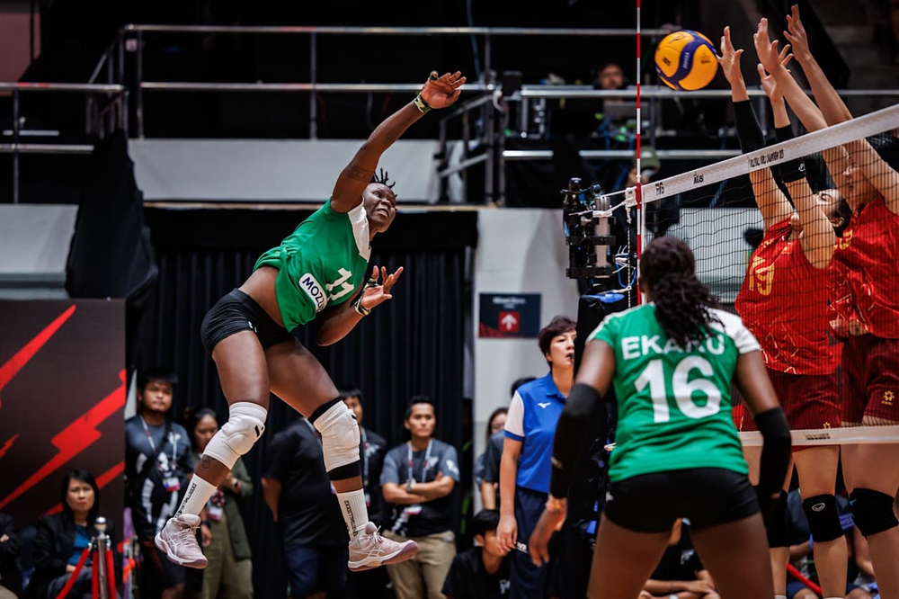 Cầu thủ Kenya không hơn Việt Nam về chiều cao nhưng vẫn giành chiến thắng thuyết phục 3-0 ở giải vô địch bóng chuyền nữ thế giới 2025