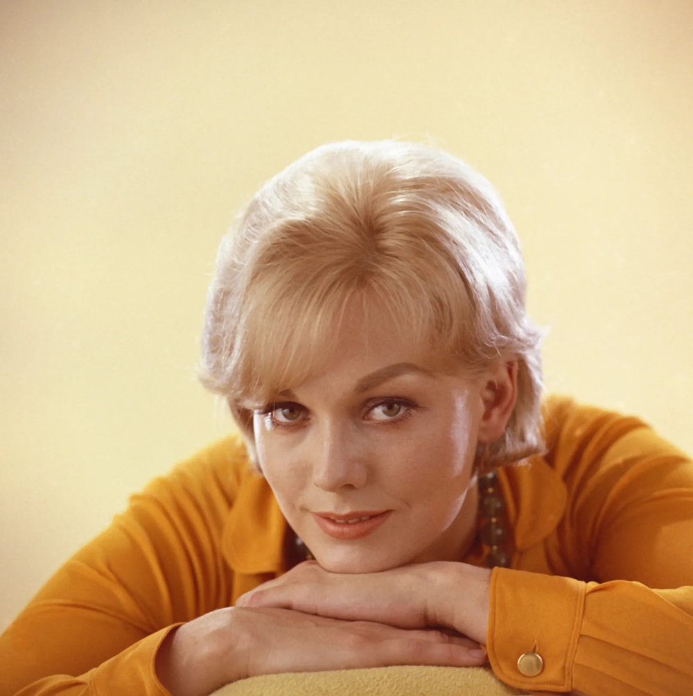 LHP Venice 2025: Huyền thoại &quot;Vertigo&quot; Kim Novak được vinh danh với Sư tử Vàng Thành tựu trọn đời - Ảnh 1.