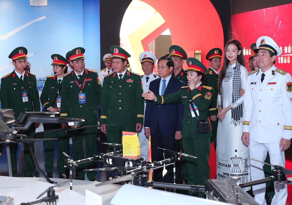Dàn xe tăng hiện đại của Quân đội nhân dân Việt Nam tại Triển lãm thành tựu đất nước - Ảnh 1.