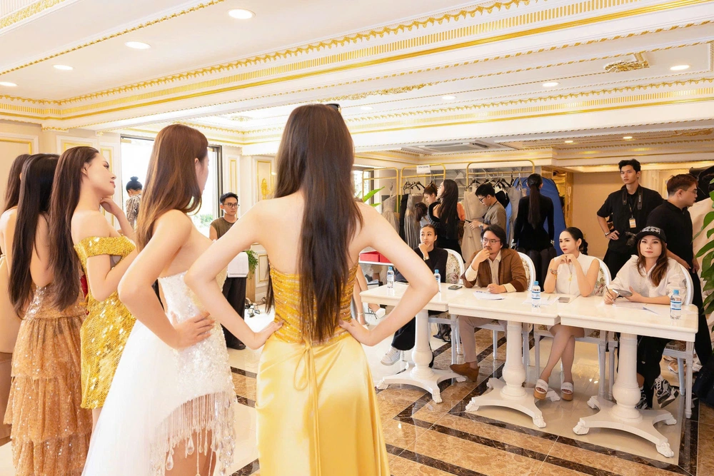 NTK Thanh Hương cùng dàn người mẫu trước giờ G của Vietnam Beauty Fashion Fest - Ảnh 9.