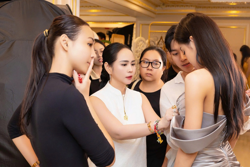 NTK Thanh Hương cùng dàn người mẫu trước giờ G của Vietnam Beauty Fashion Fest - Ảnh 6.