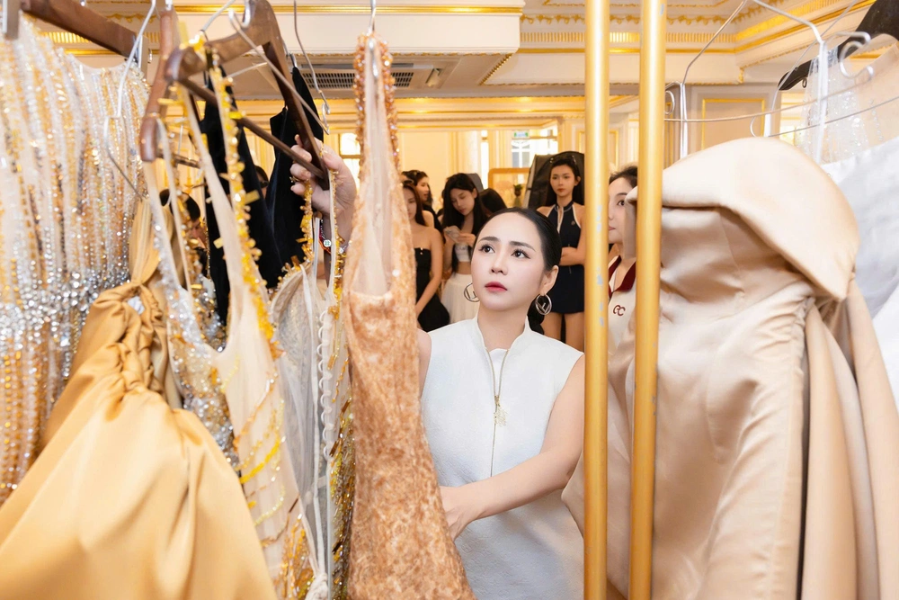 NTK Thanh Hương cùng dàn người mẫu trước giờ G của Vietnam Beauty Fashion Fest - Ảnh 3.
