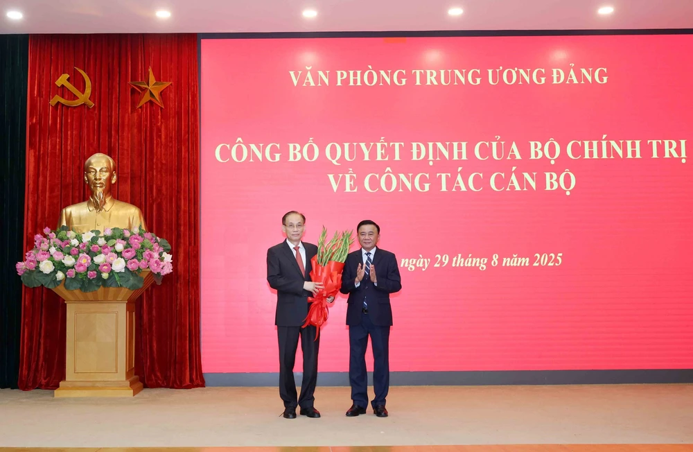 Bộ Chính trị bổ nhiệm đồng chí Phạm Gia Túc giữ chức Chánh Văn phòng Trung ương Đảng - Ảnh 2.