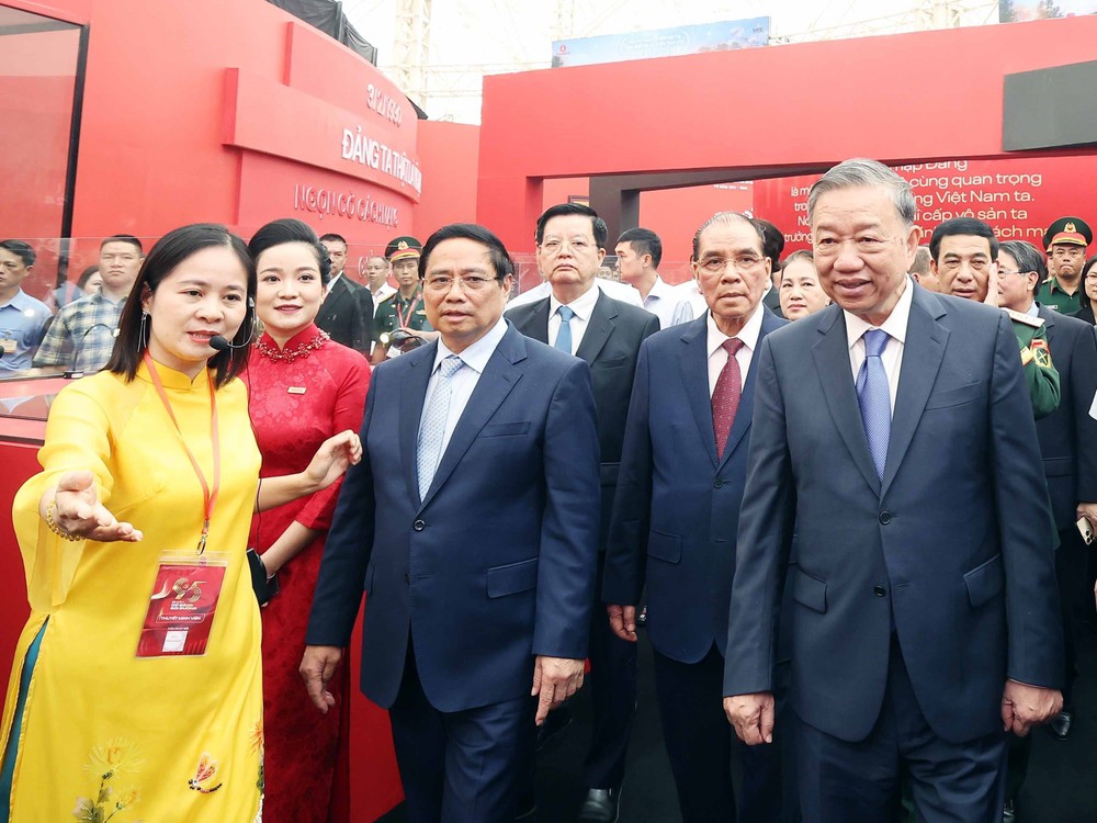 Hơn 10.000 người ghé thăm Triển lãm &quot;80 năm Hành trình Độc lập - Tự do - Hạnh phúc&quot; trong ngày khai mạc - Ảnh 1.