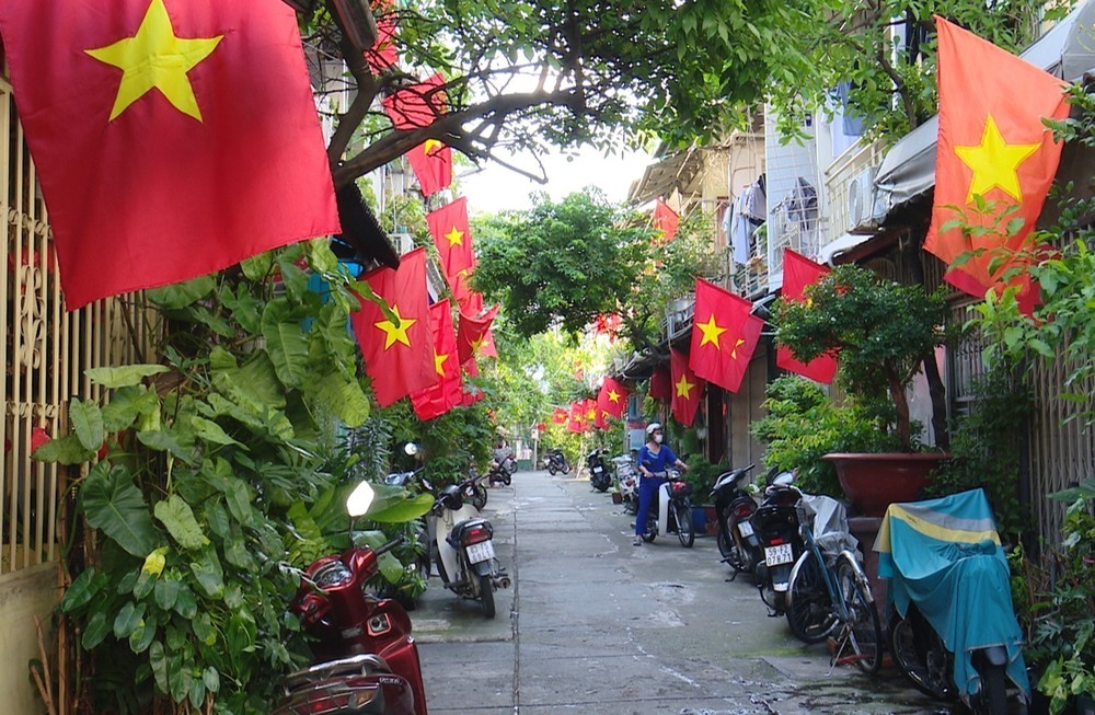 TP. Hồ Chí Minh rực rỡ cờ đỏ sao vàng mừng Quốc khánh - Ảnh 5.