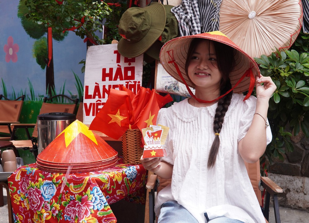 TP. Hồ Chí Minh rực rỡ cờ đỏ sao vàng mừng Quốc khánh - Ảnh 6.