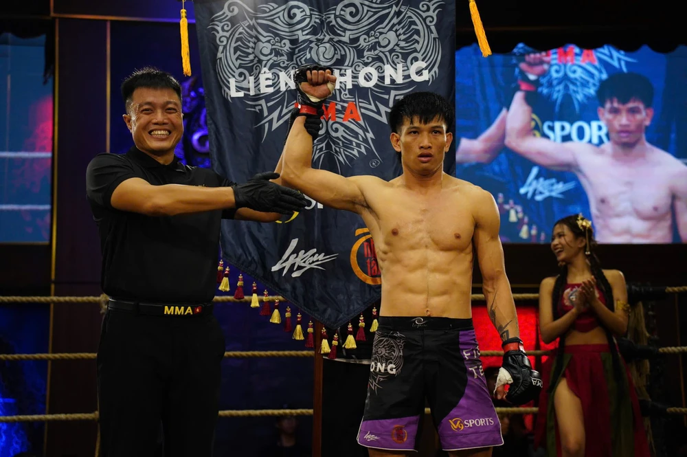 Đệ tử Johnny Trí Nguyễn xuất sắc đánh bại nhà vô địch Indonesia trong hơn 1 phút - Ảnh 3. Đệ tử Johnny Trí Nguyễn xuất sắc đánh bại nhà vô địch Indonesia trong hơn 1 phút - Ảnh 3.