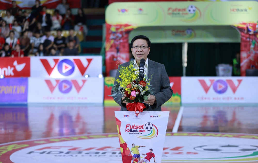 "Người nhện" Hồ Văn Ý được đồng đội tri ân đầy cảm xúc - Ảnh 1. "Người nhện" Hồ Văn Ý được đồng đội tri ân đầy cảm xúc - Ảnh 1.