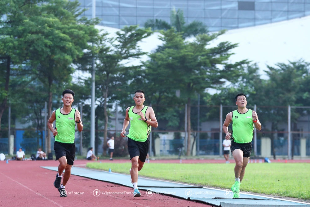 7 trọng tài V-League không vượt qua bài kiểm tra thể lực trước mùa giải 2025/26 - Ảnh 1.
