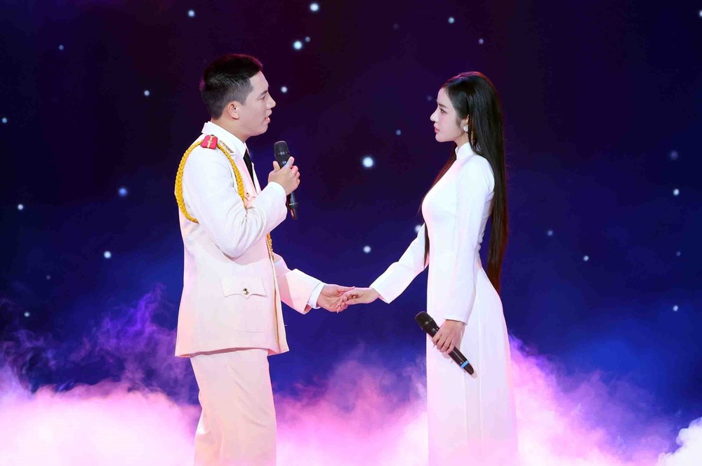 Nhiều ca khúc mới trong chương trình “Bản hùng ca Công an nhân dân Việt Nam” - Ảnh 2. Nhiều ca khúc mới trong chương trình “Bản hùng ca Công an nhân dân Việt Nam” - Ảnh 2.