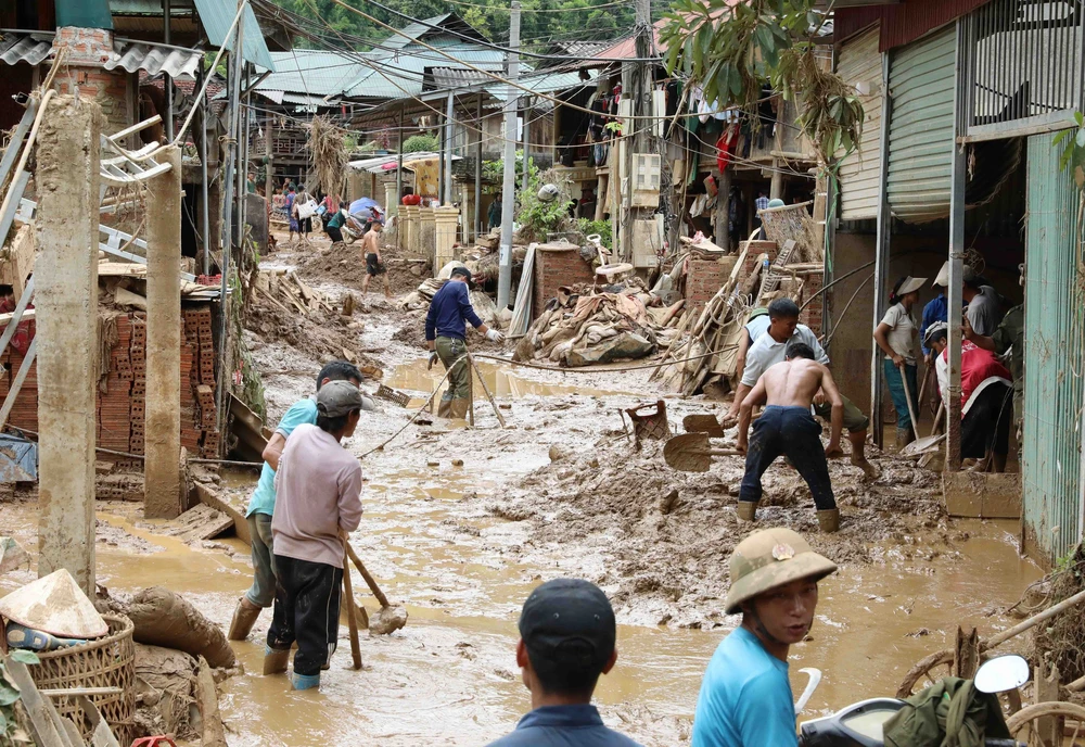 Điện Biên: Người dân Suối Lư tích cực dọn dẹp nhà cửa sau lũ dữ - Ảnh 3. Điện Biên: Người dân Suối Lư tích cực dọn dẹp nhà cửa sau lũ dữ - Ảnh 3.